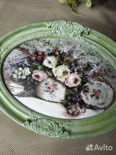 Картина в овальной раме