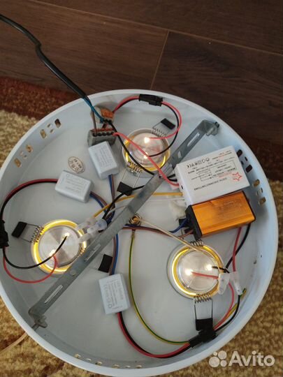 Лампа на потолок