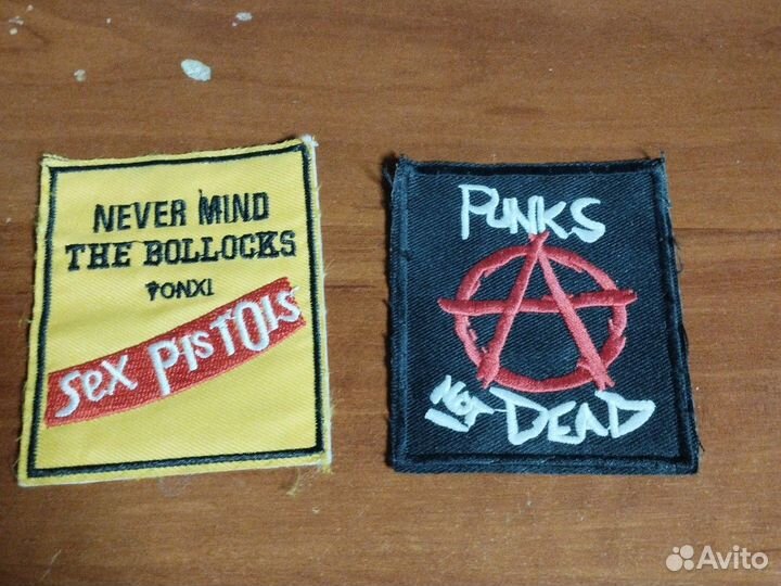 Нашивки sex pistols и punks not dead