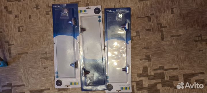 Полка стеклянная в ванную