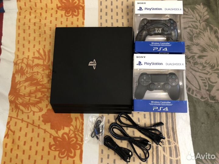 PS4 Pro 1Tb + 2 новых джойстика и много игр