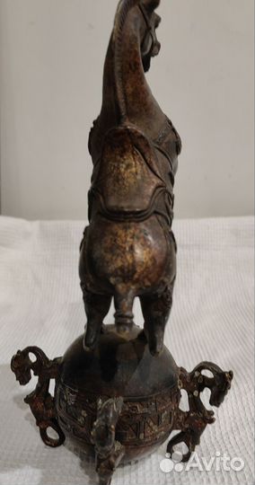 Конь бронза старенький