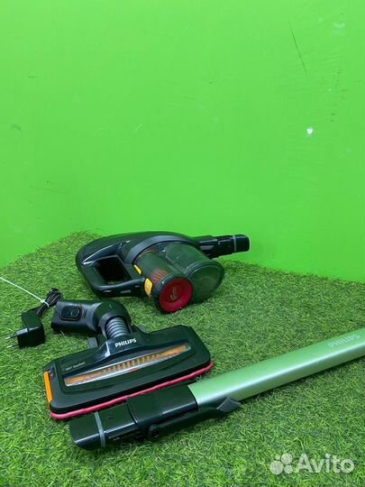 Пылесос вертикальный Philips FC6722/01 черный