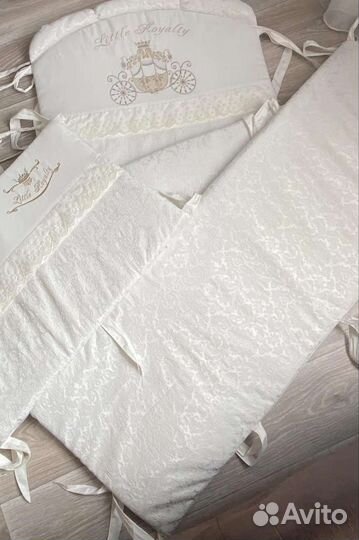 Комплект в кроватку очень красивый