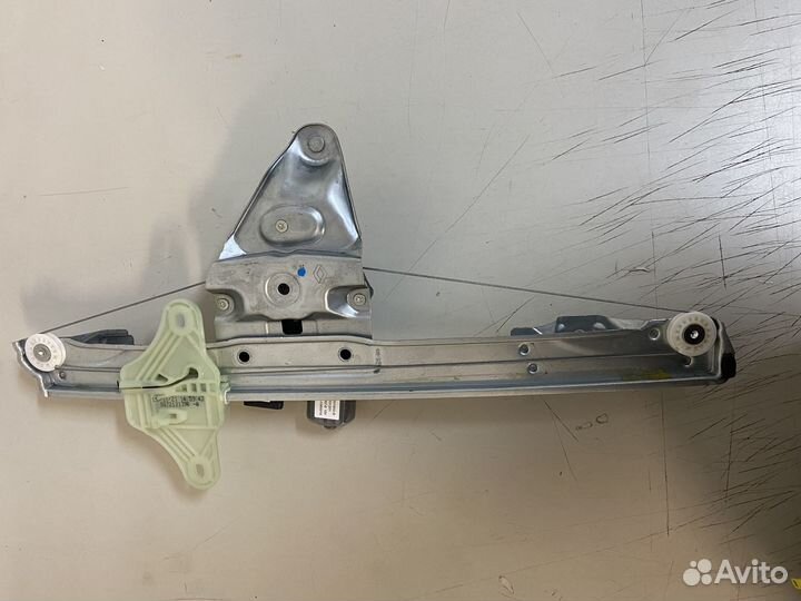 Стеклоподъёмник передней левой двери