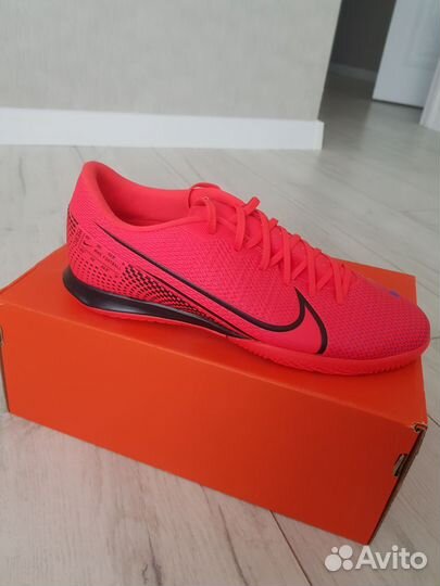 Бутсы сороконожки nike