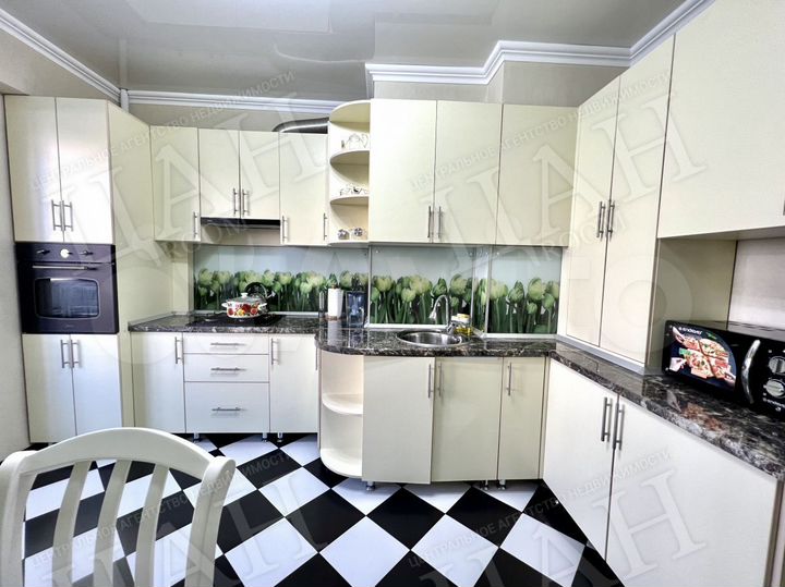 3-к. квартира, 90,2 м², 1/8 эт.