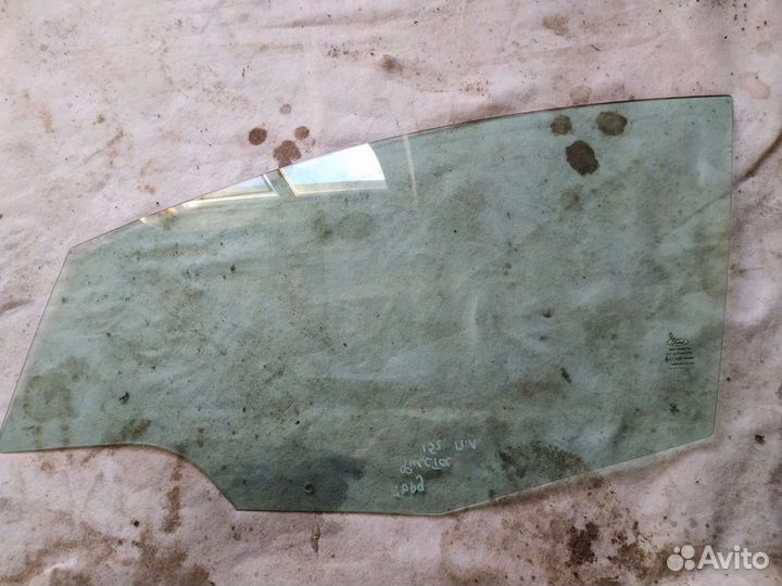 Стекло переднее левое Форд Фиеста 15 год