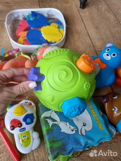 Развивающие игрушки для малышей пакетом