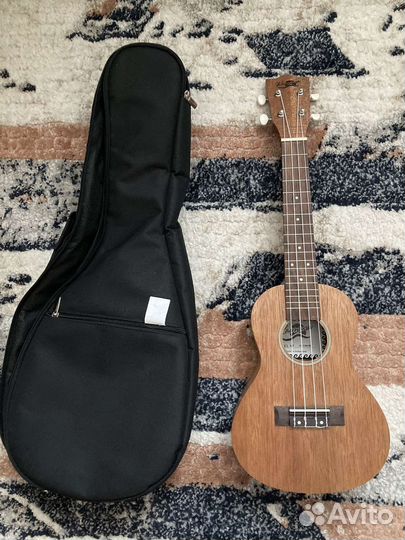 Продам гитару- Укулеле концертная