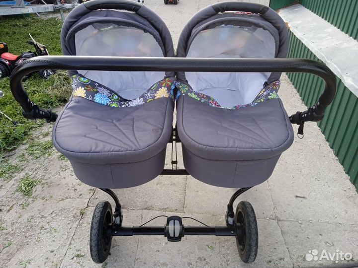Продам детскую коляску для двойни
