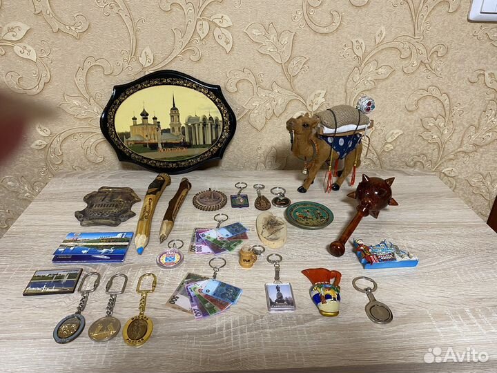 Сувениры из разных стран, городов
