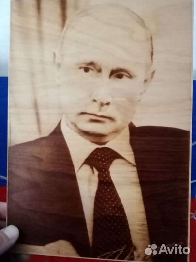Портрет Путина В. В выжженый на дереве
