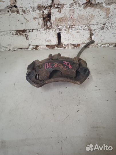 Суппорт передний левый Peugeot 206