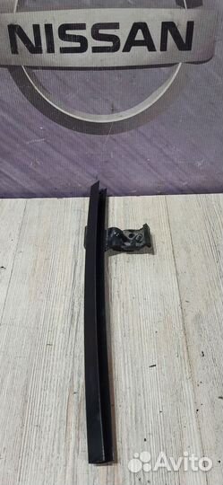 Направляющая стекла Nissan teana J32 Лев