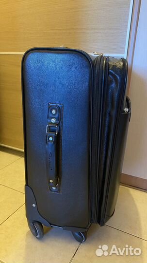 Чемодан на колесах кожаный