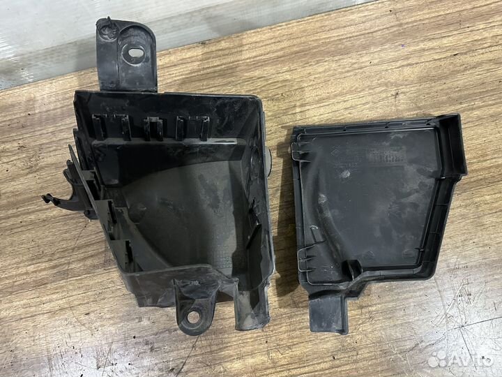 Корпус блока предохранителей Renault Logan