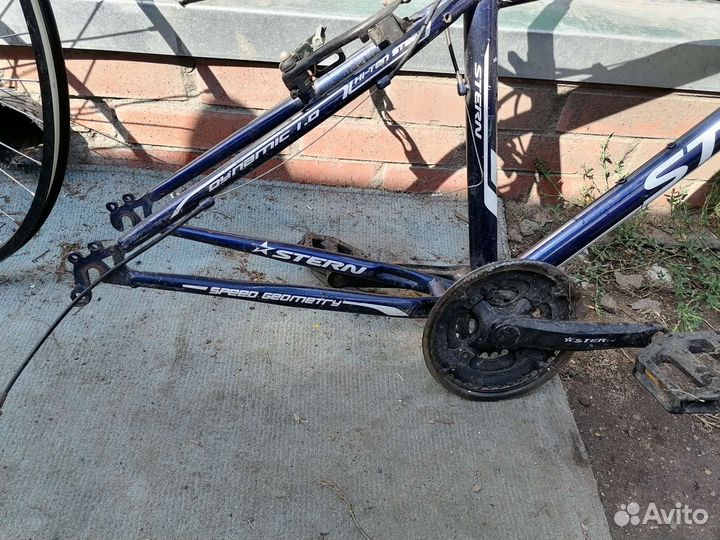 Рама велосипеда цельная с педалями с вилкой