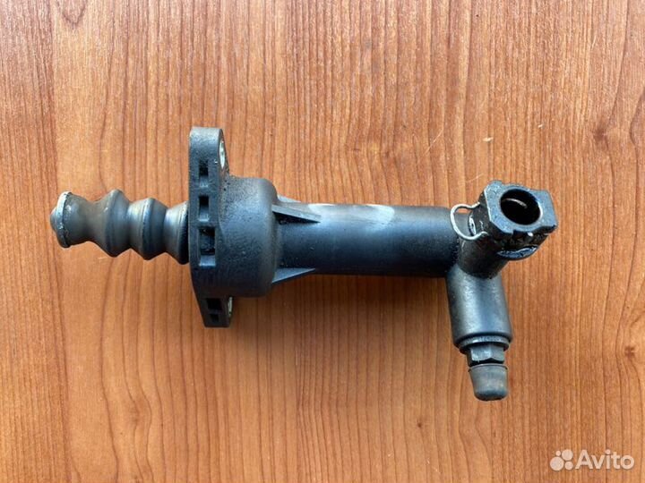 Главный цилиндр сцепления Vw Golf 5+ BSE 2009