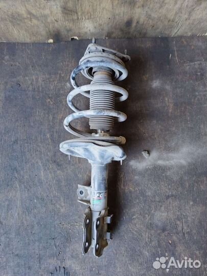 Амортизатор передний правый Hyundai Elantra