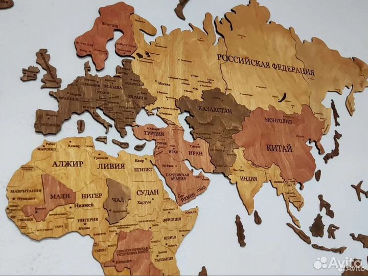 Карта мира из дерева с подсветкой