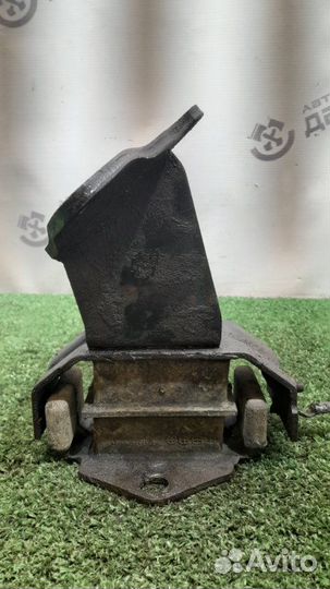 Опора (подушка) двигателя левая Mitsubishi Pajero