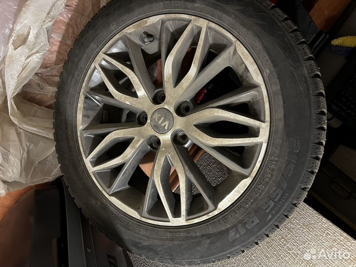 Комплект оригинальные диски r17 киаК5 с зимрезиной