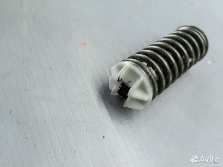 Пружина педали сцепления Skoda Rapid