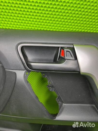 Дверная карта передняя правая Toyota Land Cruiser