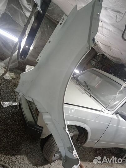 Крыло переднее левое на гранту фл