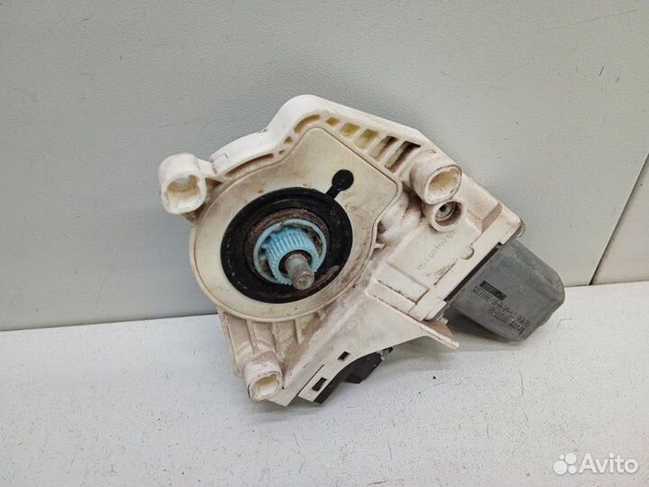 Моторчик стеклоподъемника передний левый Audi A6