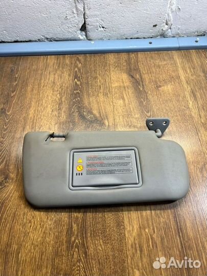 Козырек солнцезащитный передний правый Nissan