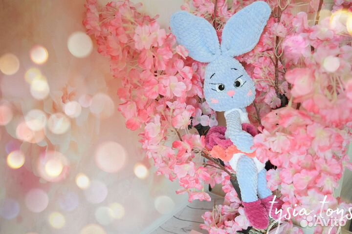 Вязанный зайка-танцор