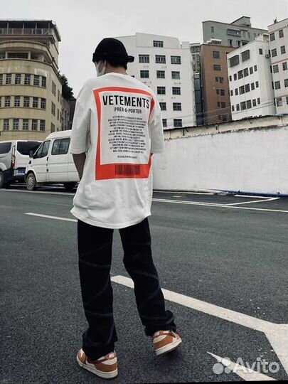 Футболка vetements