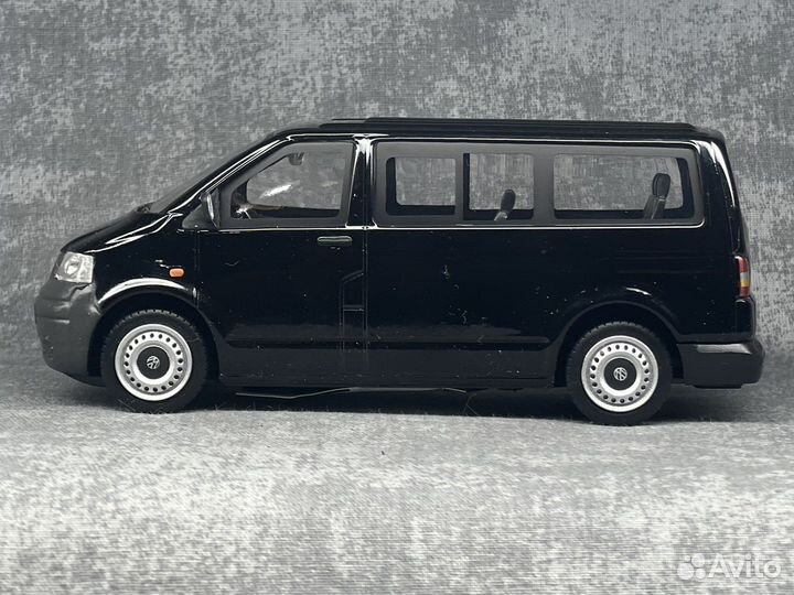 Модель Volkswagen t5 1/43 cararama