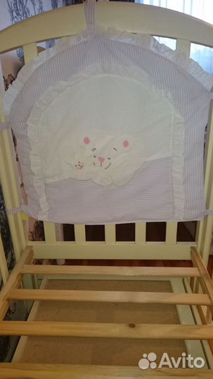 Кроватка детская маятниковая с комплектом
