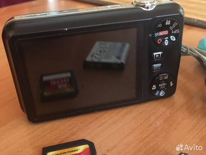 Цифровой фотоаппарат FujiFilm JV100