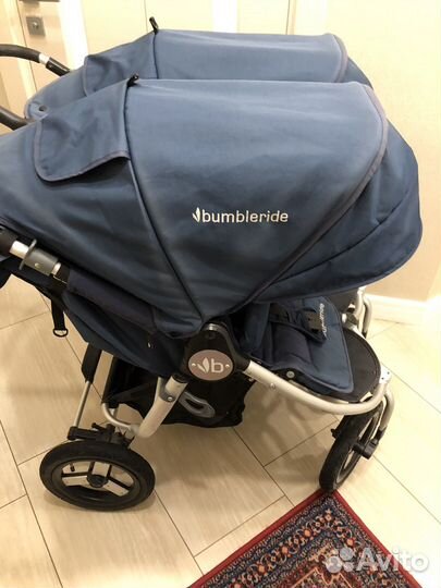 Коляска для двойни bumbleride