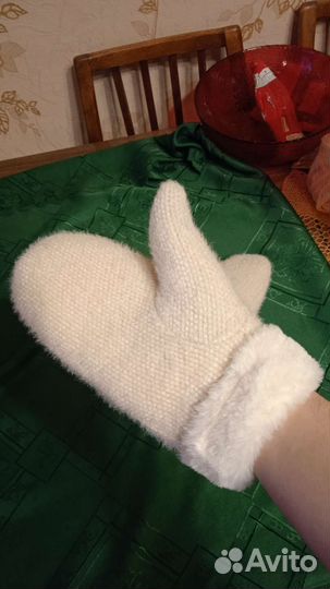 Варежки женские