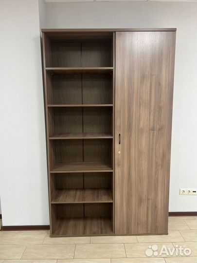 Компьютерные столы, переговорный стол, шкаф