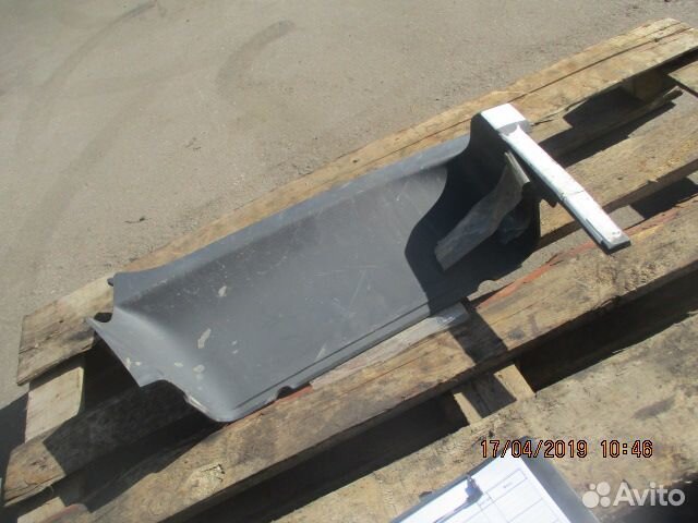 Накладка подножки правая Scania 1805342