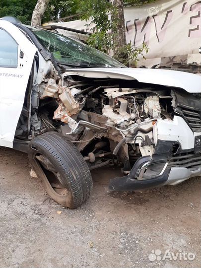 Renault Sandero Stepway 1.6 AT, 2020, битый, 12 000 км