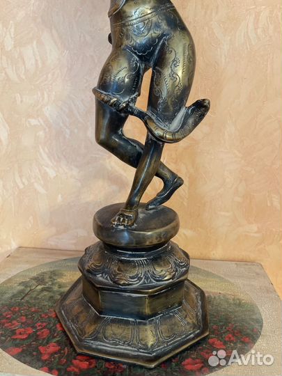 Бронзовая статуэтка девушка