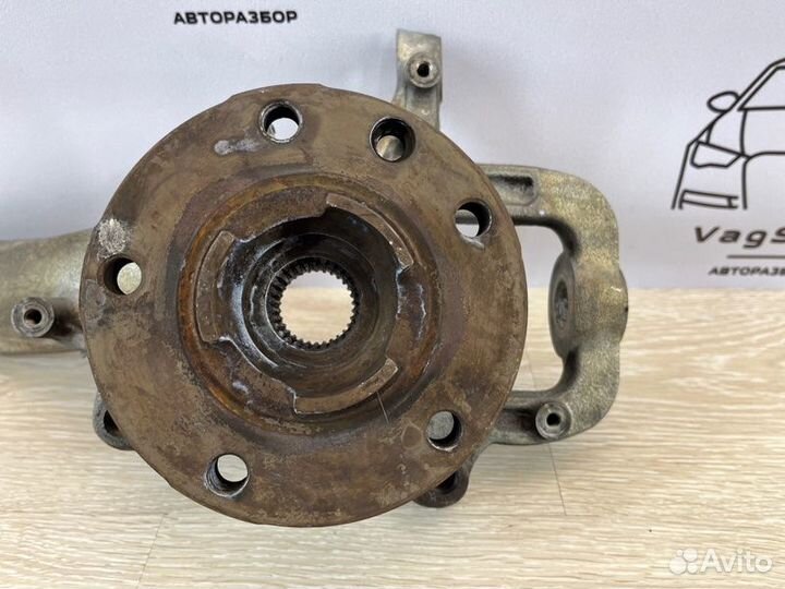 Кулак поворотный передний левый Audi Q7 4L 3.6 BHK