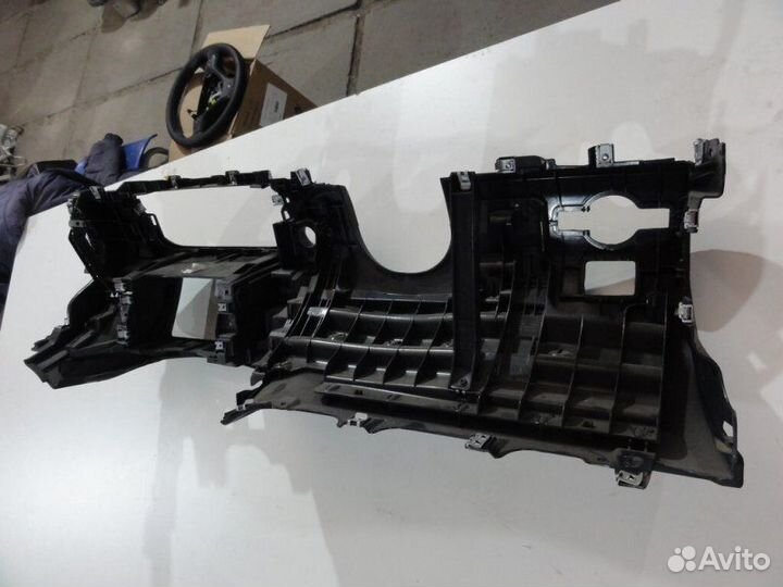 Торпедо (нижняя часть слева) Mercedes-Benz S