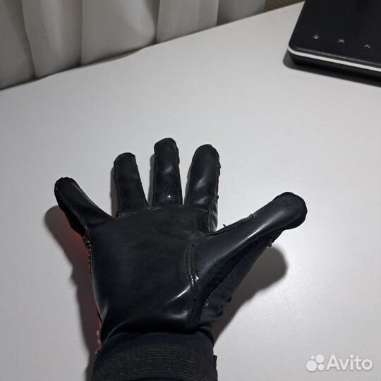 Перчатки для хоккея с мячом в зале