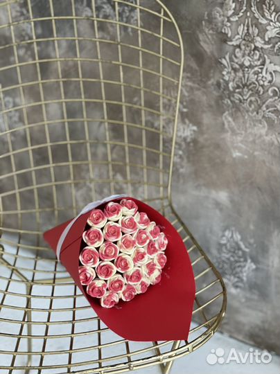 Шоколадный букет пионы розы