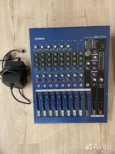 Микшерный пульт Yamaha MG12/4 FX