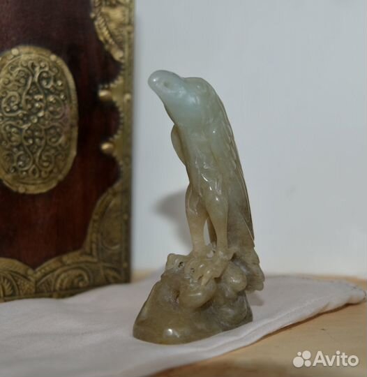 Статуэтка/артефакт из нефрита Орёл
