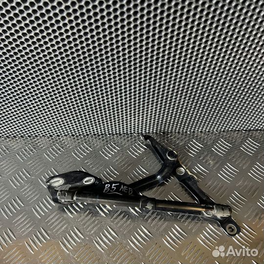 Петля крышки багажника Volkswagen Passat